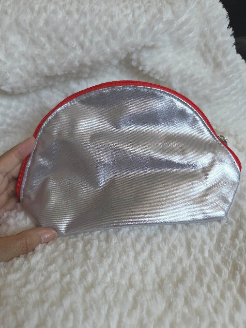 Free New cute pouch Clinique with any purchase of $20 or more!